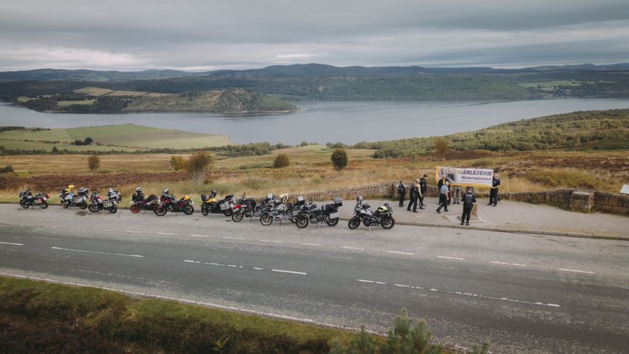 A stop by the lake – the whole group at the roadside – motorcycle tour
